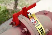 Accuform KDD502 Blind Flange Lockout (Pipe Size 3-3/4" - 10-3/4") (1)
