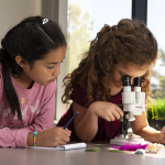AmScope SE100-LED IQCrew Kid's SE100 Series Portable Battery-Powered Stereo Microscope 20X Magnification w/ LED Light (6)