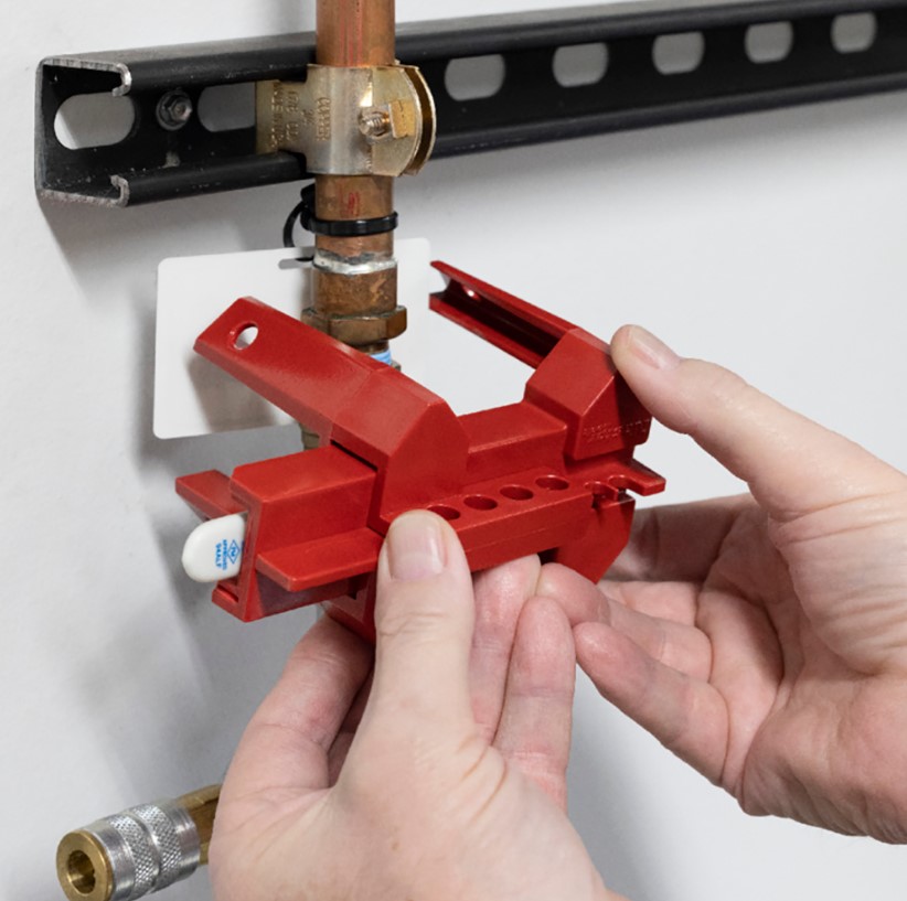 4-leg quarter turn valve lockout in use
