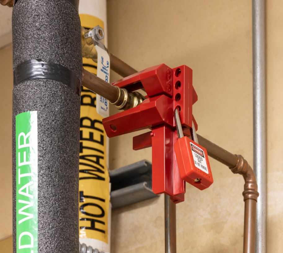 4-leg quarter turn valve lockout in use 2